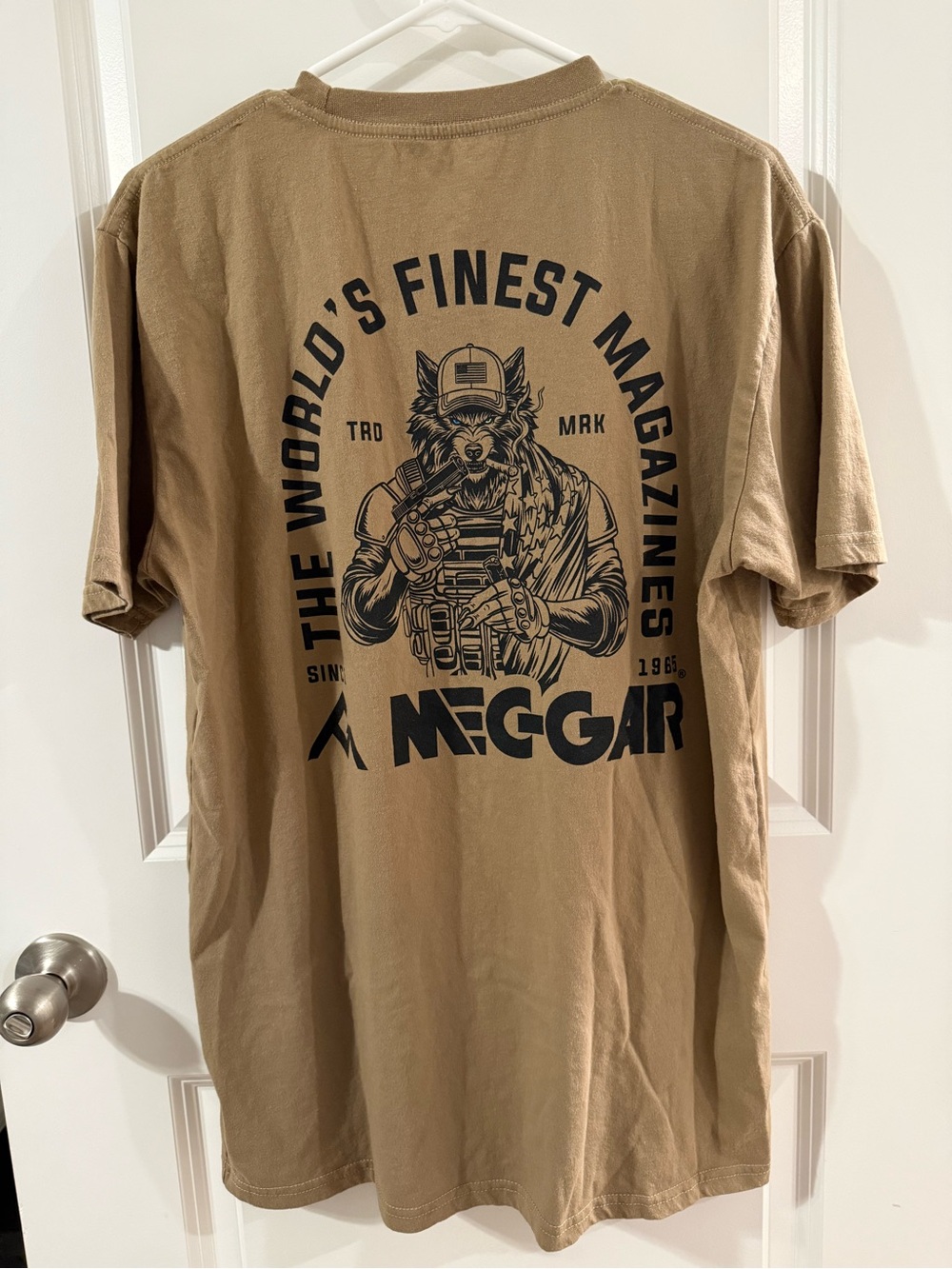 Mecgar Magazines Men's Short Sleeve Crewneck T-Shirt in Khaki Wolf Sz Large